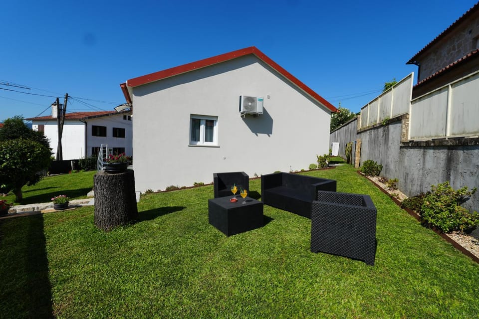 Property building, Day, Garden, Evening entertainment, Garden view