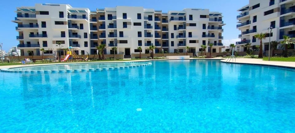 Property building, Day, Swimming pool