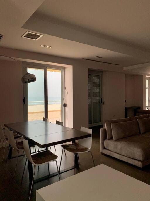 Stunning, spacious, beachfront home in Vlora Apartment in Vlorë