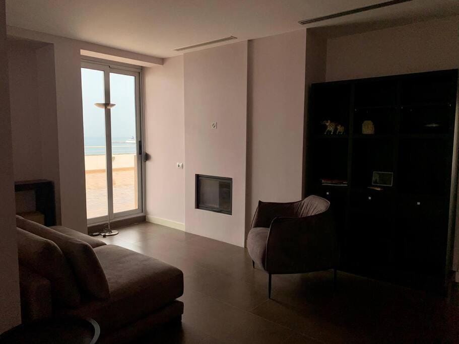 Stunning, spacious, beachfront home in Vlora Apartment in Vlorë