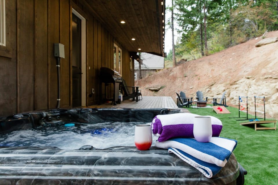 Dreamy Views, Pool Access, Game Room, Fire Pit House in Roslyn