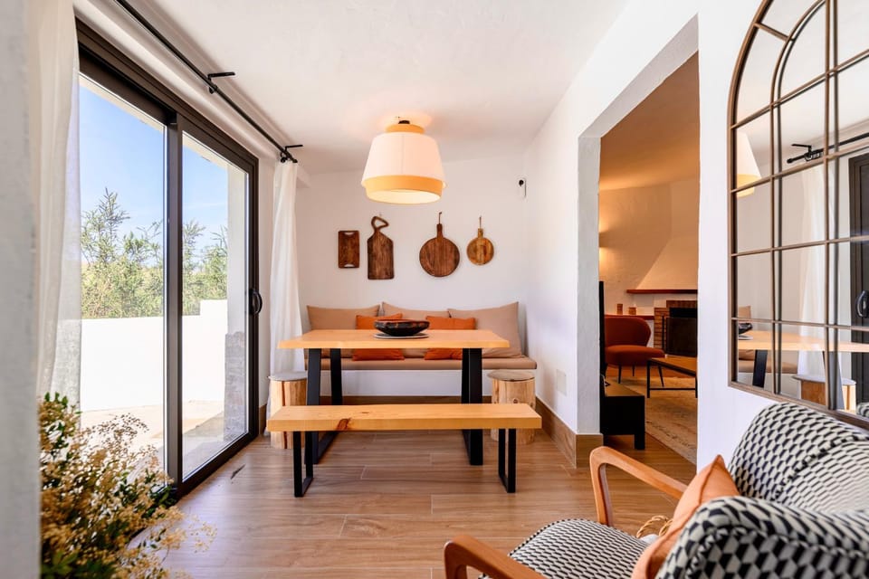 Seating area, Dining area