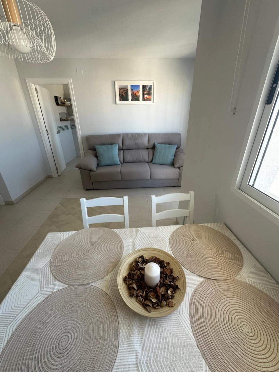 Living room, Food and drinks, Seating area, Dining area, Food