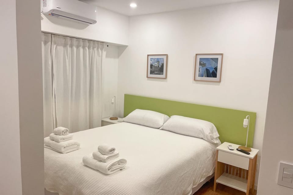 Bed, Bedroom, towels, air conditioner