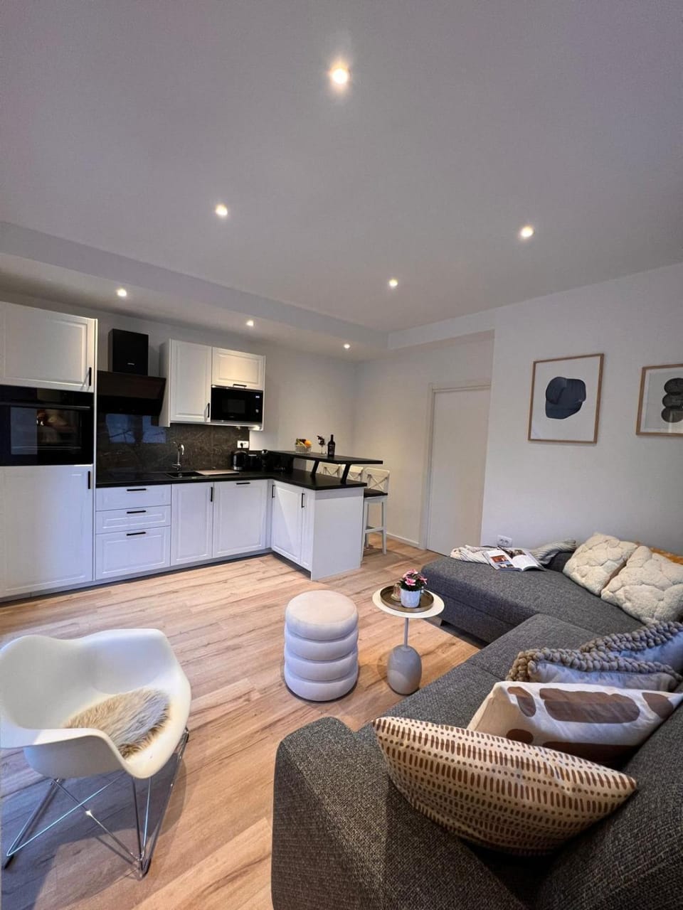 Kitchen or kitchenette, Living room