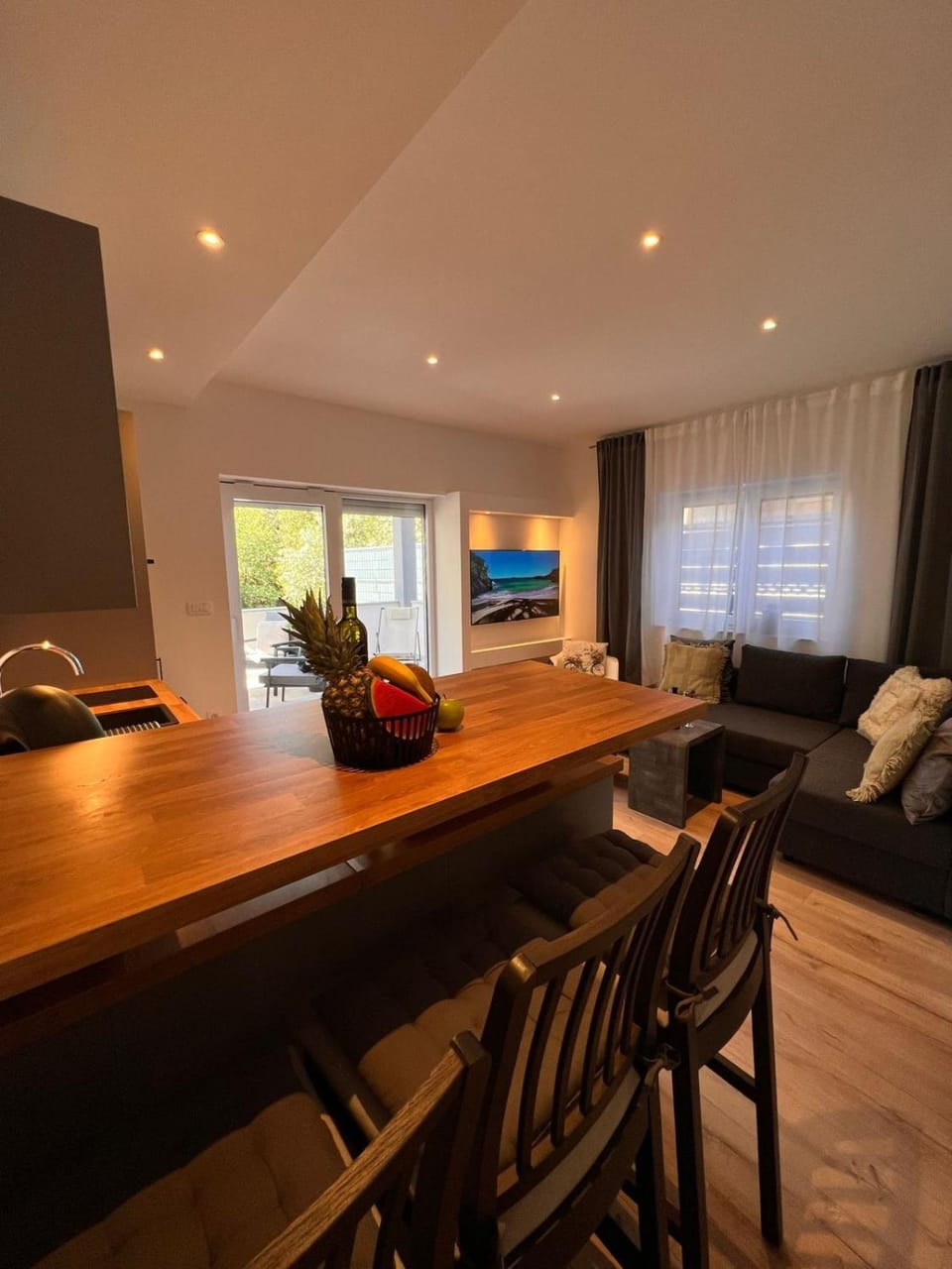 TV and multimedia, Kitchen or kitchenette, Living room