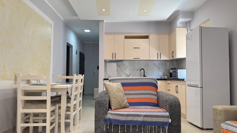 Dining area, kitchen