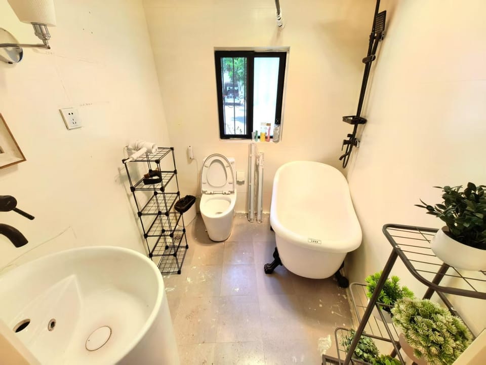 Shower, Toilet, Bathroom, Bath