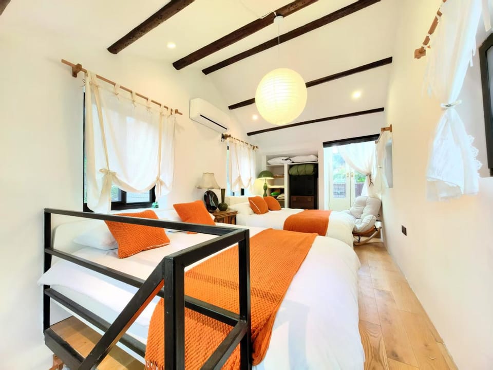 Bed, Photo of the whole room, Bedroom