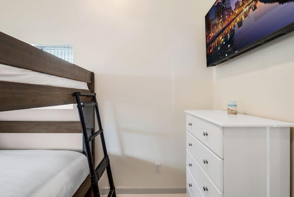 Bed, TV and multimedia, bunk bed