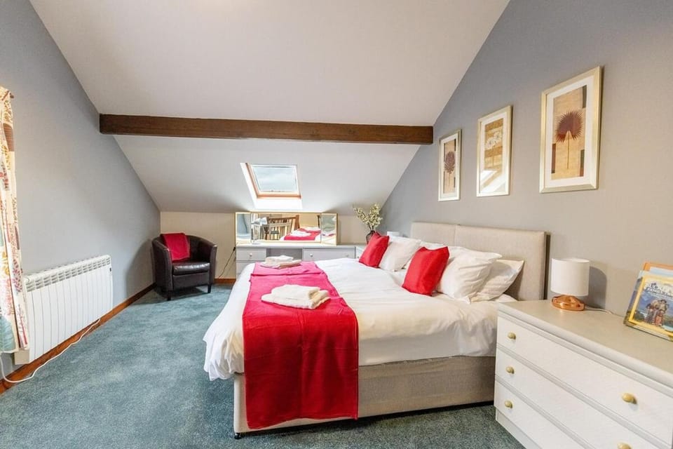 Bed, Photo of the whole room, Bedroom