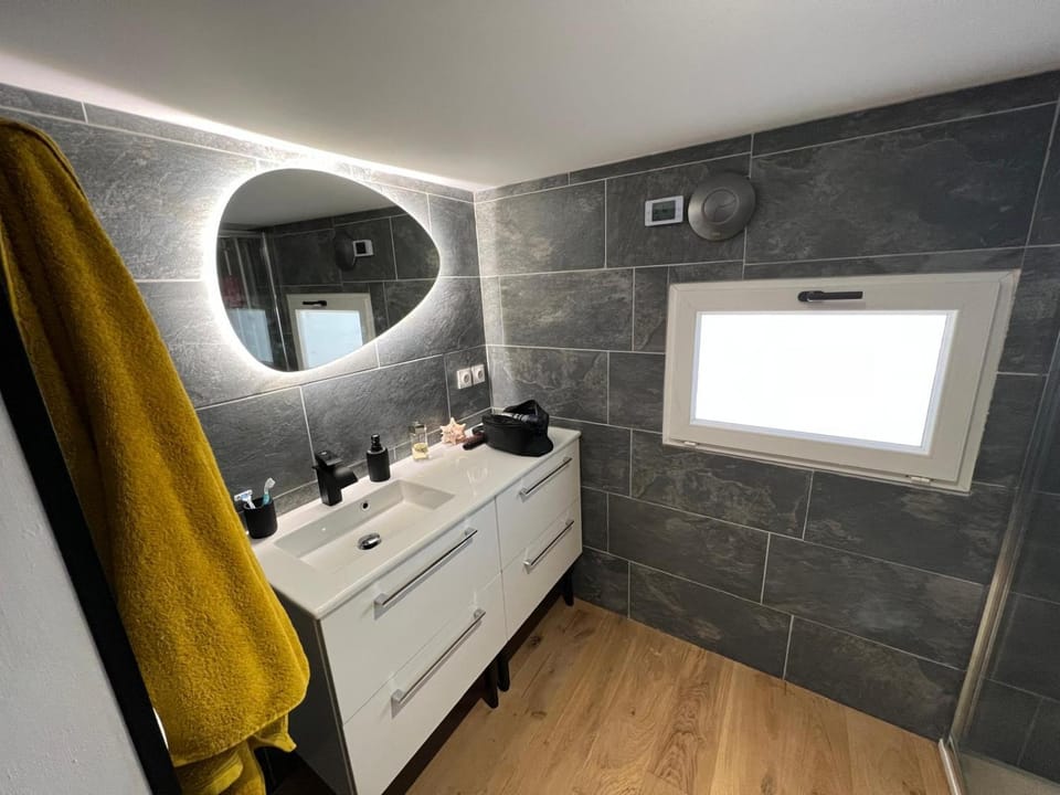 Bathroom, hair dryier, towels