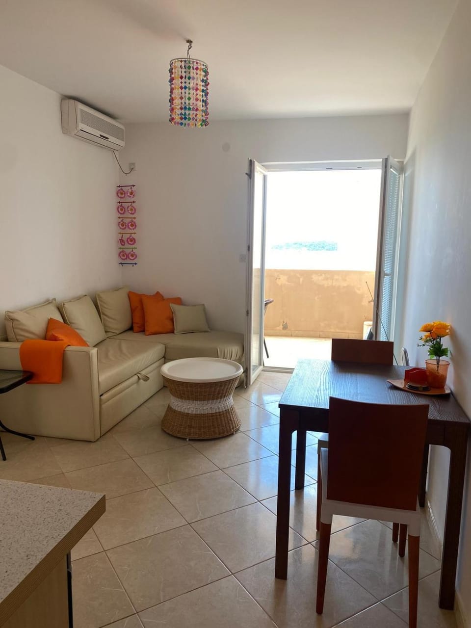 Living room, Seating area, Dining area, air conditioner