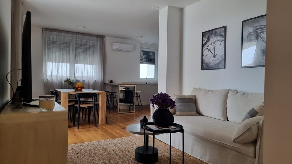 TV and multimedia, Living room, Dining area