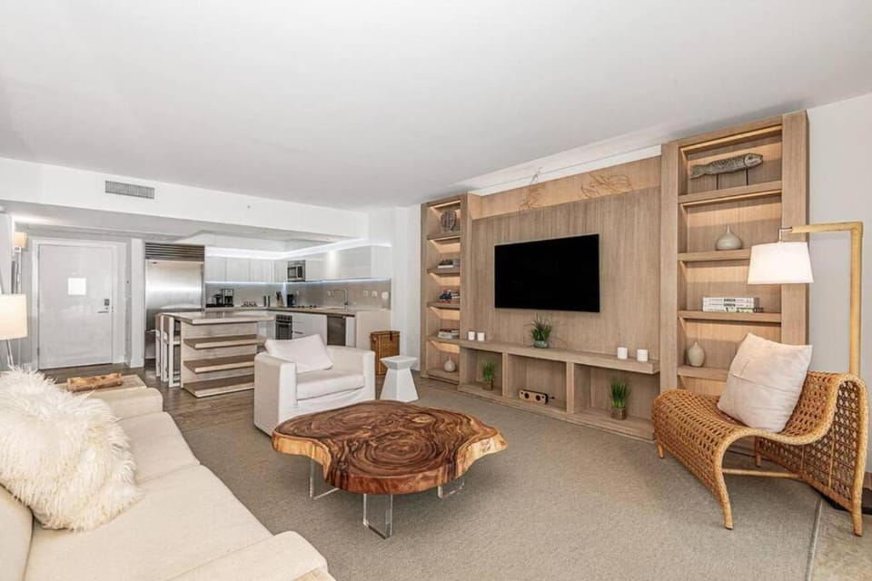 Communal lounge/ TV room, Dining area