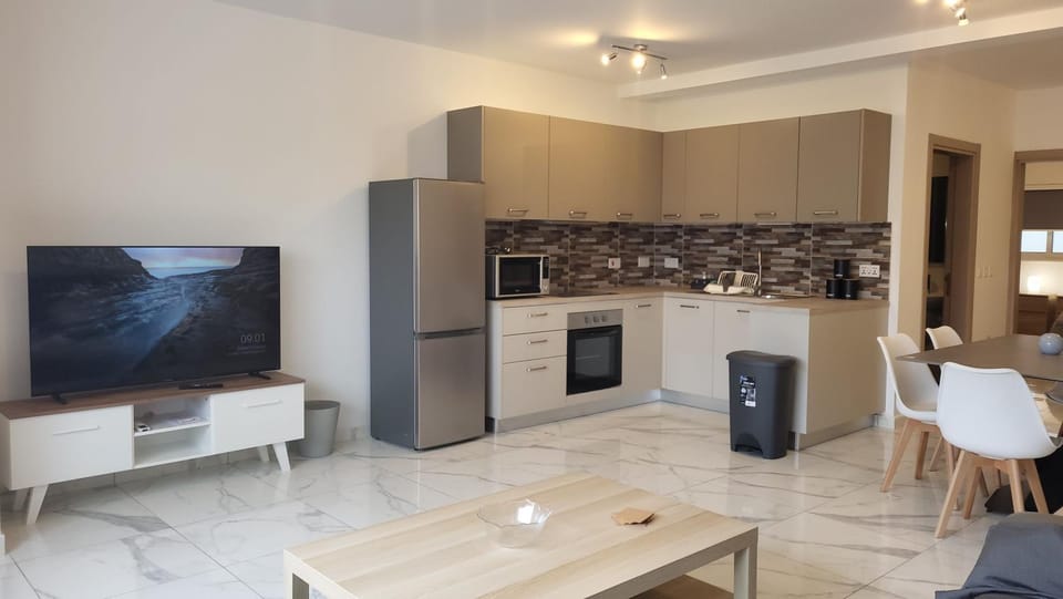 TV and multimedia, Kitchen or kitchenette, Living room, oven, stove