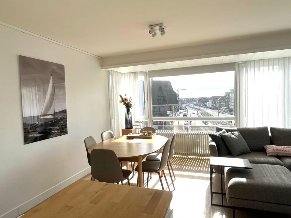 Beach Suite Leonie Koksijde met zeezicht met airco Apartment in Koksijde
