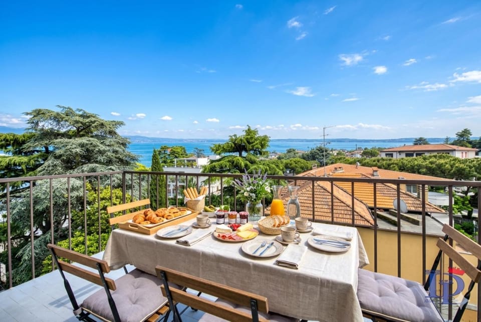 Natural landscape, View (from property/room), Balcony/Terrace