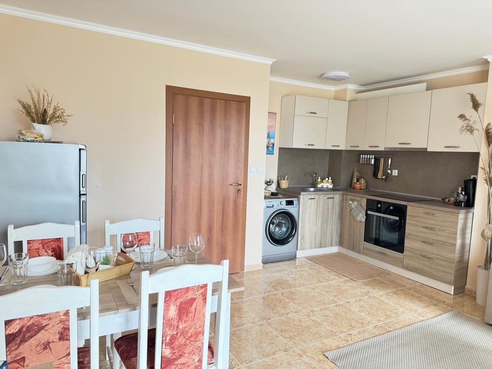 Kitchen or kitchenette, Living room, Dining area, oven, stove
