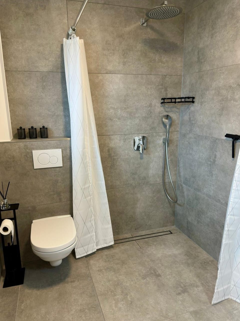 Shower, Toilet, Bathroom, towels