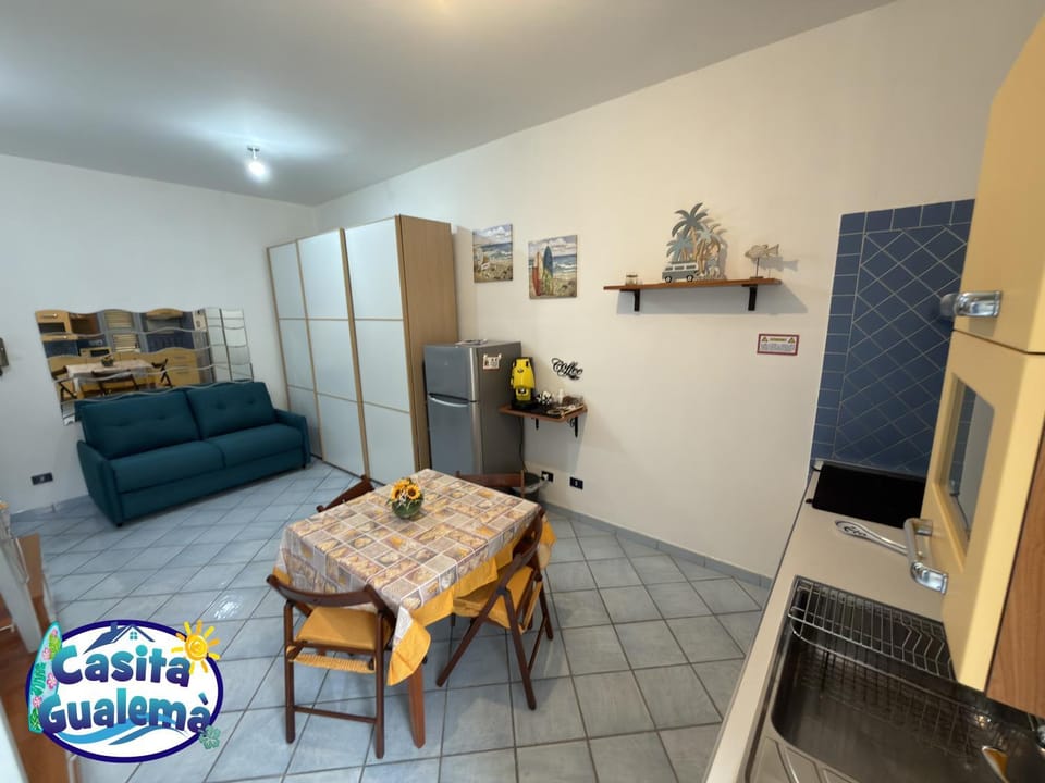 Kitchen or kitchenette, Living room, Dining area