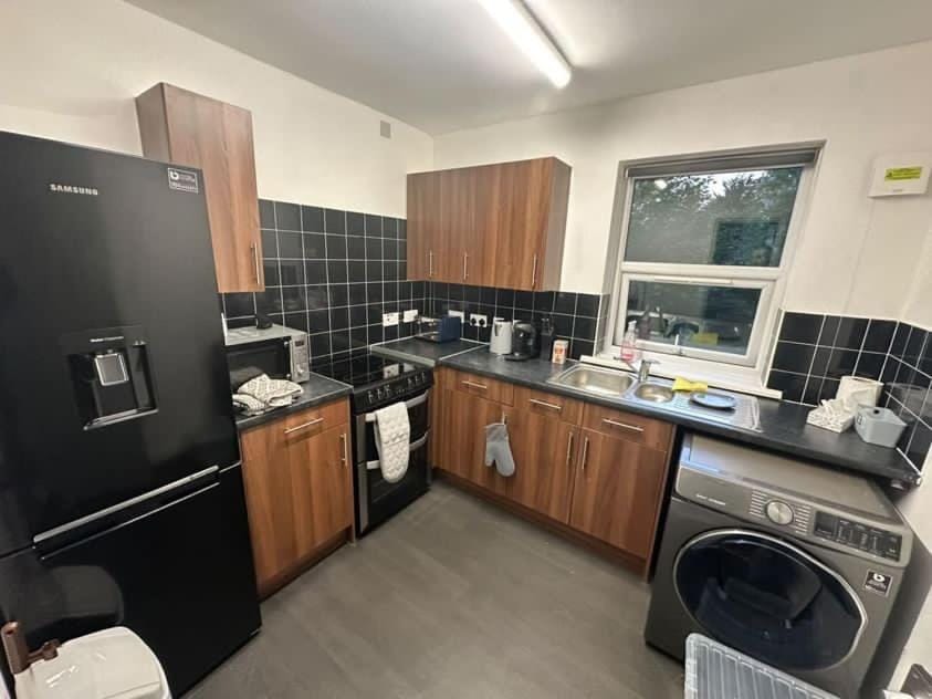 Coffee/tea facilities, microwave, toaster, washing machine, kitchen