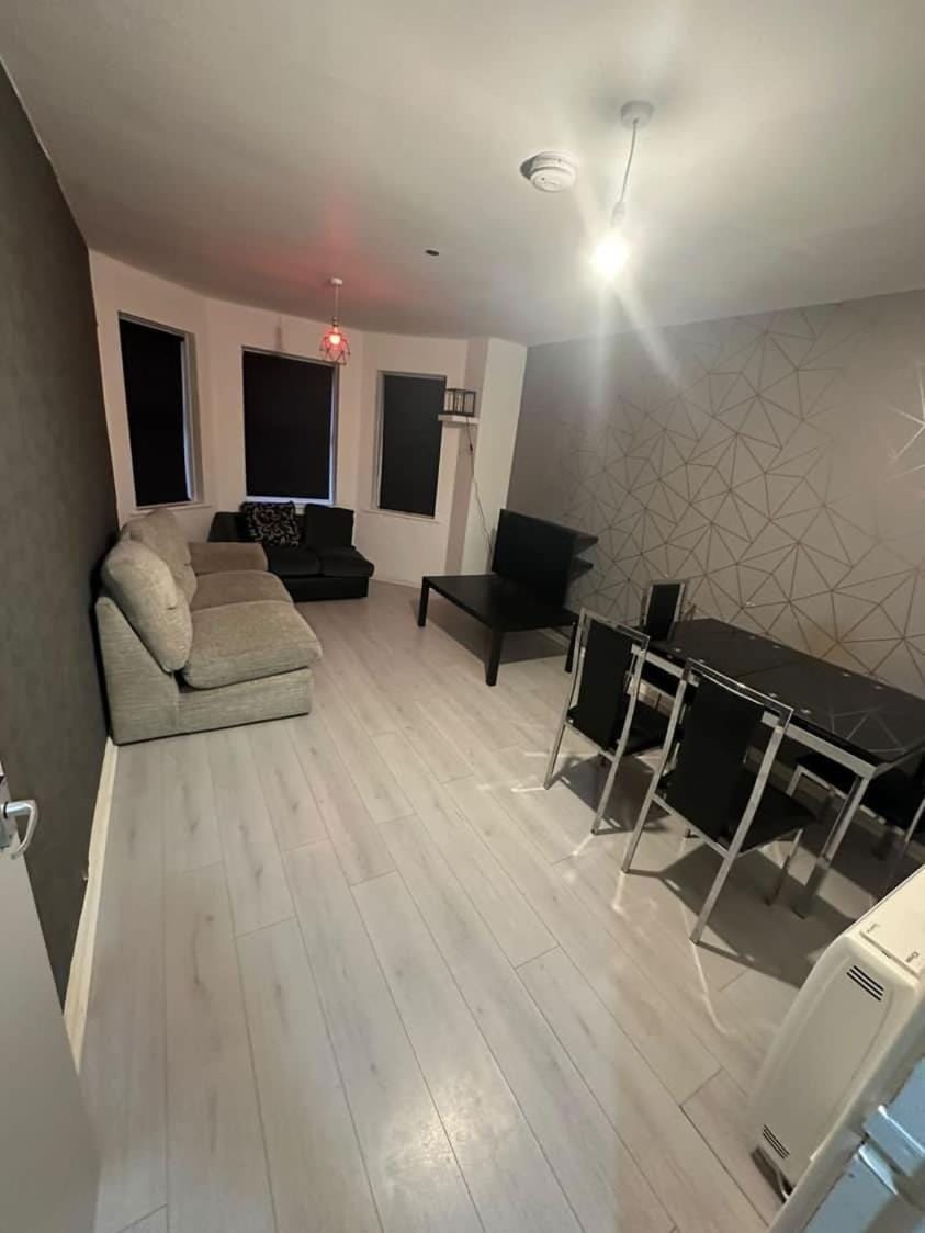 Charming1Bed in serene historic area close to town Apartment in Stretford
