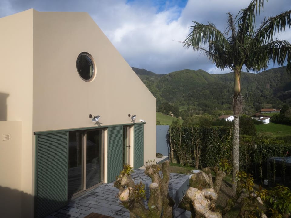 Property building, Patio, Day, Natural landscape, City view, Garden view, Landmark view, Mountain view, Quiet street view