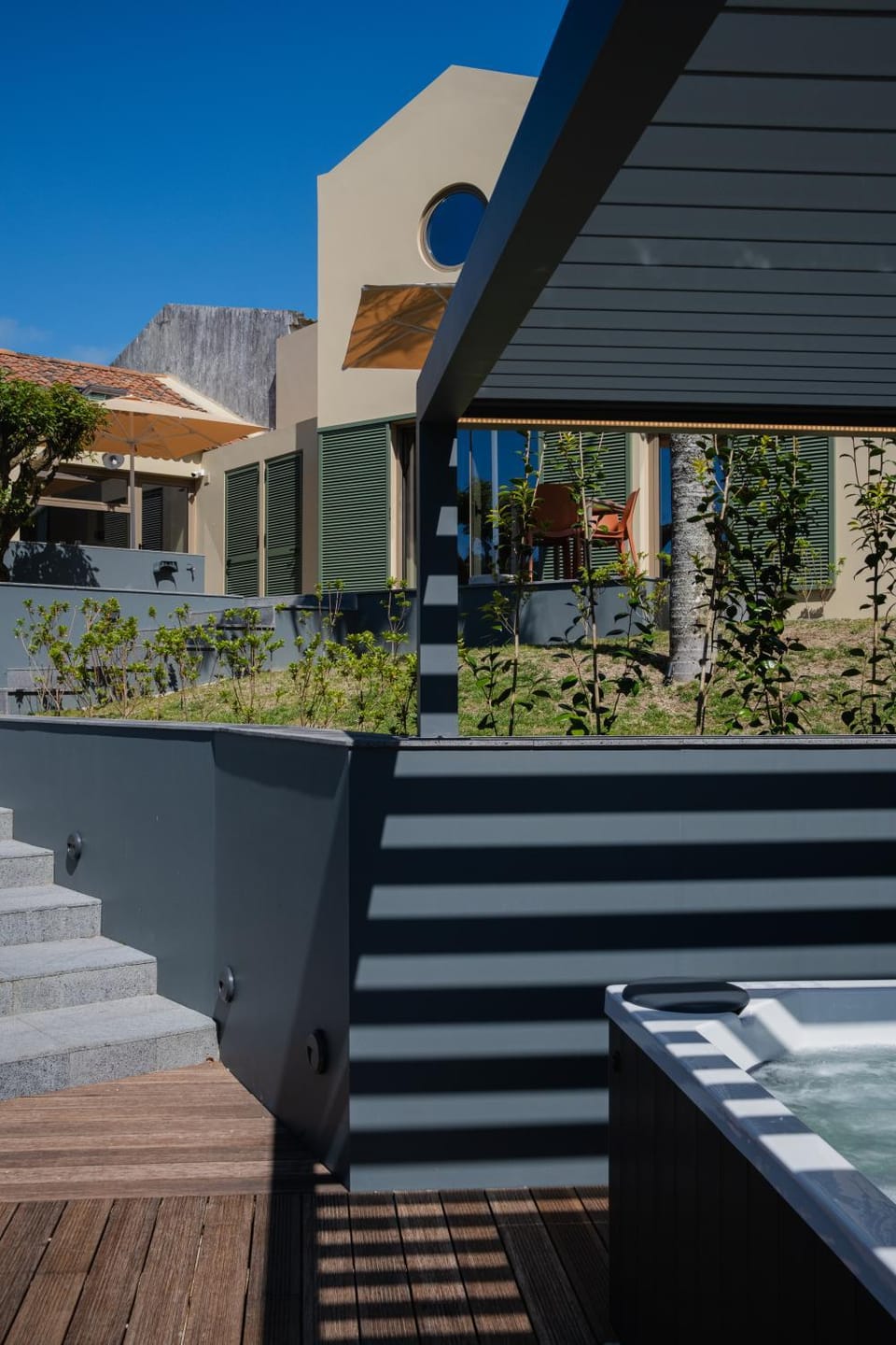 Property building, Patio, Day, Hot Tub, View (from property/room), Balcony/Terrace, Garden view, Landmark view, Mountain view, Parking