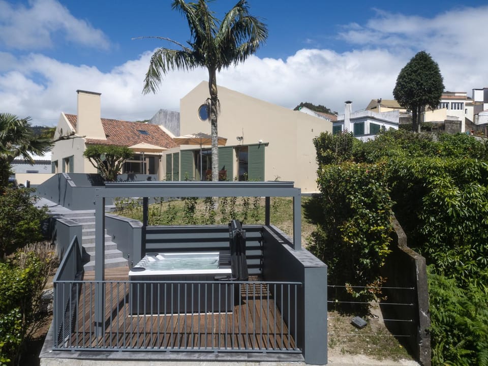 Property building, Patio, Day, Garden, View (from property/room), Balcony/Terrace, City view, Garden view, Landmark view, Mountain view, Pool view, Street view, Inner courtyard view, Parking