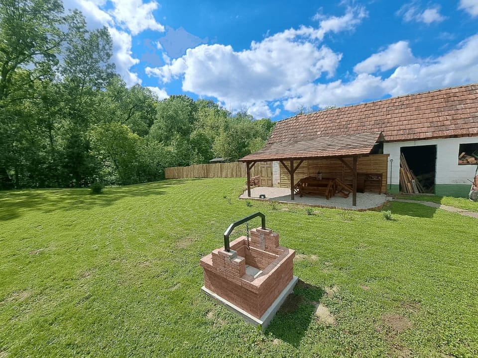 Property building, Day, Garden, Garden view