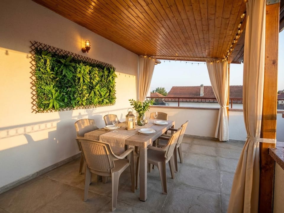 Patio, Day, Balcony/Terrace, Seating area, Dining area