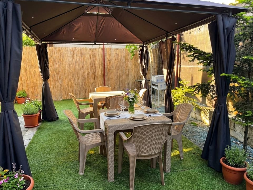 Day, Garden, Dining area, Garden view