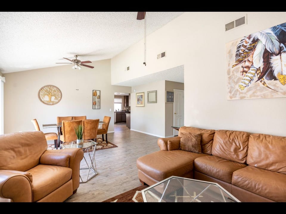 4 bed 2 bath Reno with Private Pool House in Paradise
