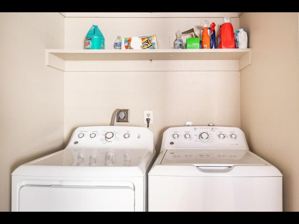 4 bed 2 bath Reno with Private Pool House in Paradise