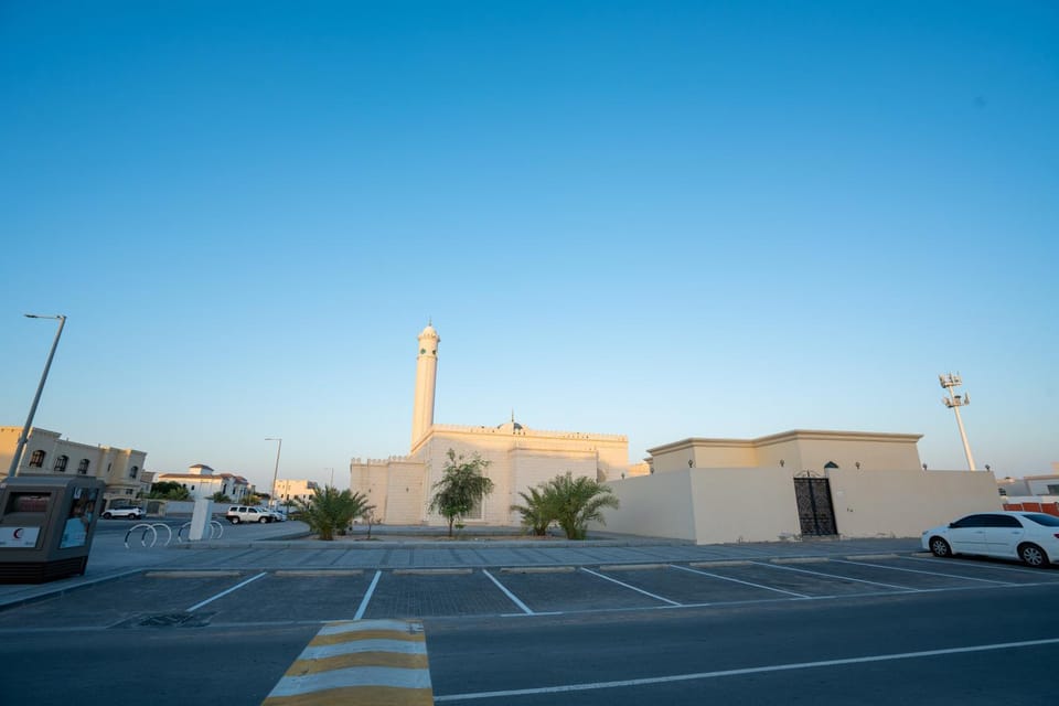 Day, Landmark view, Location, Parking