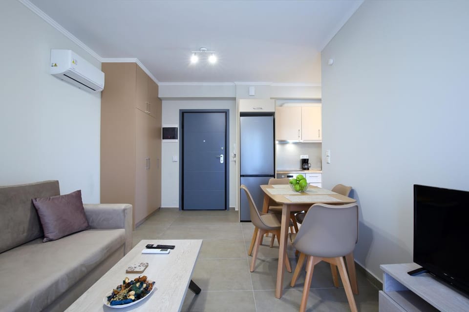 TV and multimedia, Kitchen or kitchenette, Living room, Seating area, Dining area, oven, air conditioner