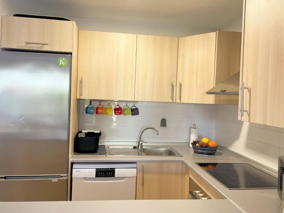 Kitchen or kitchenette, dishwasher, stove