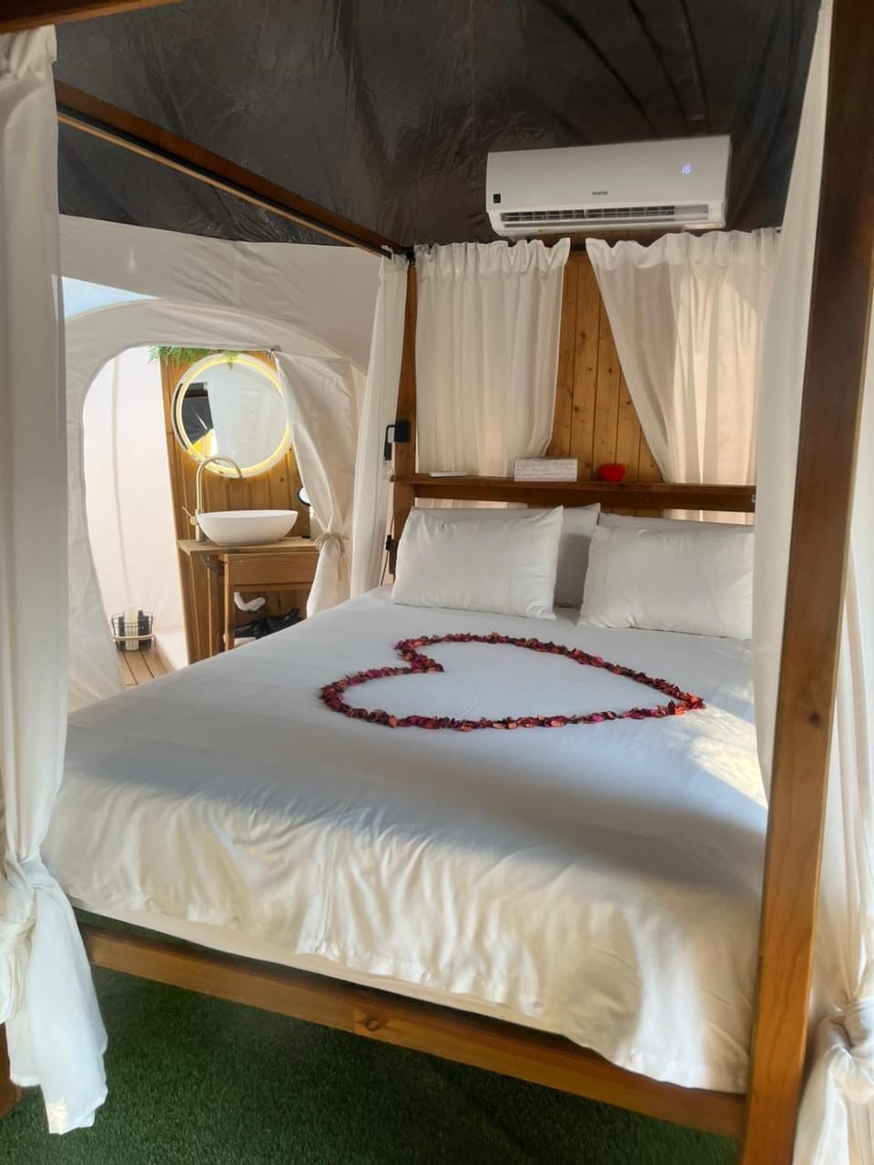 Glamping Burbuja Los Almendros Luxury tent in Valle del Guadalhorce
