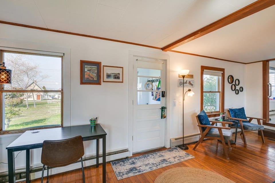 Prime Coastal Location! Large Family Villa House in Winter Harbor