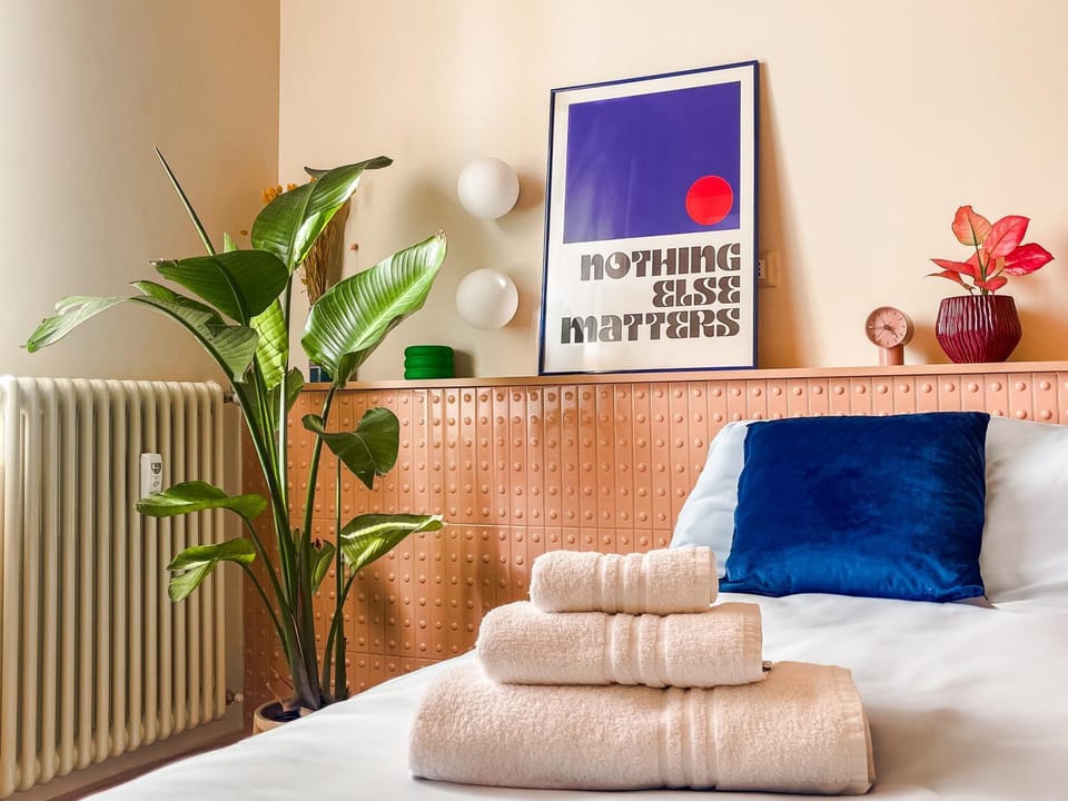 Bed, Photo of the whole room, Bedroom