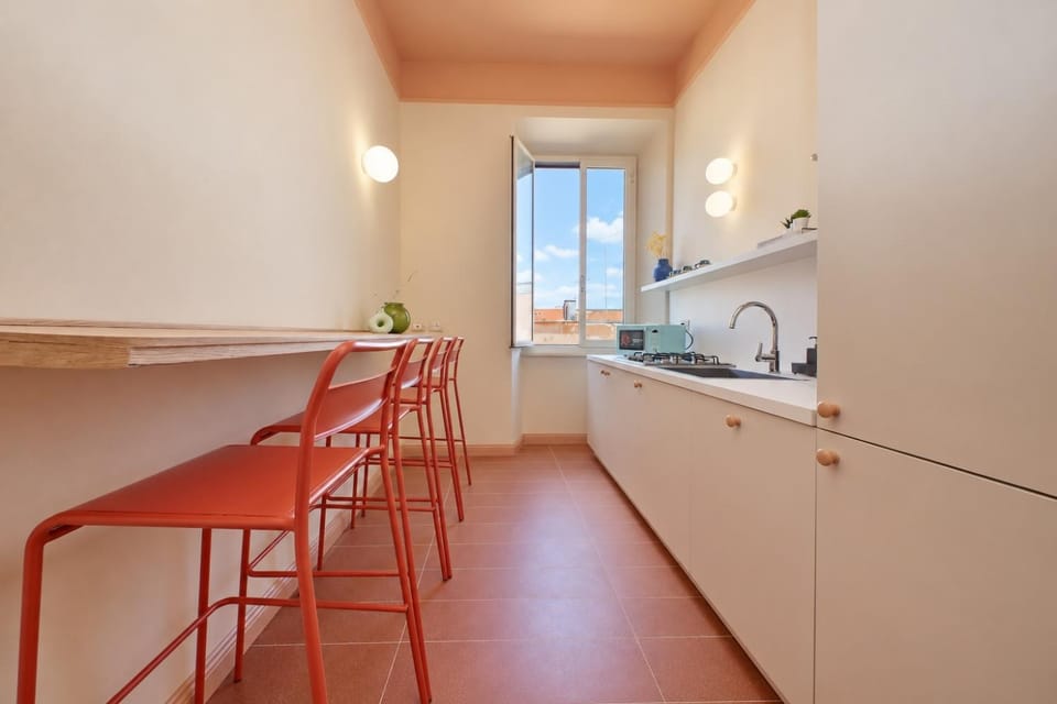 Kitchen or kitchenette, Communal kitchen, microwave, stove