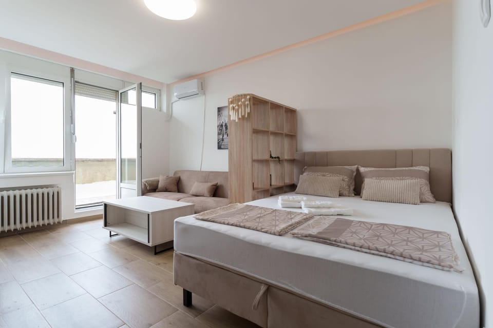 Bed, Bedroom, internet, towels, air conditioner