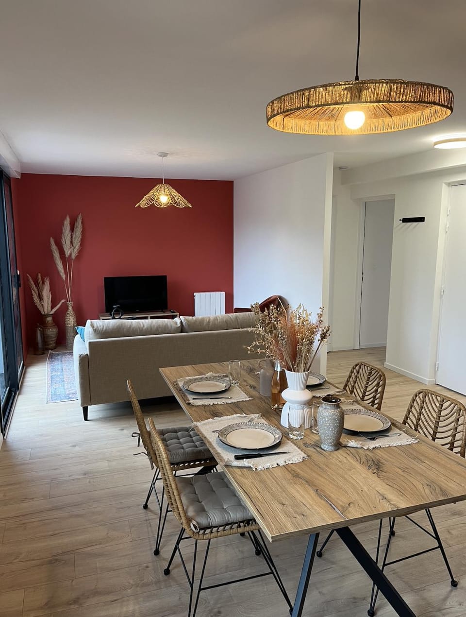 TV and multimedia, Living room, Dining area