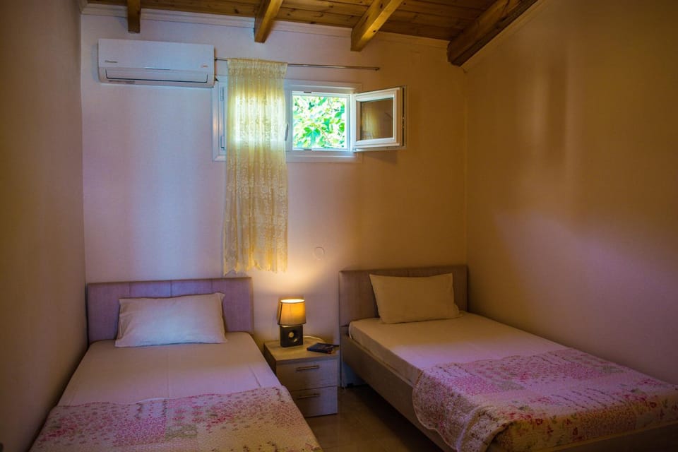 Bed, Bedroom, air conditioner