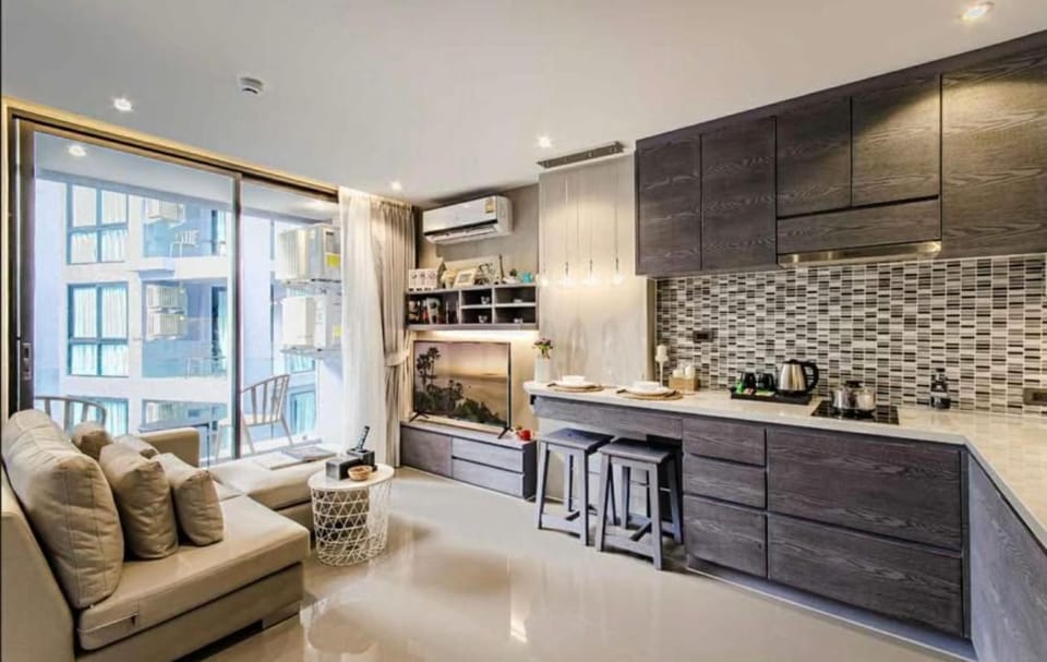Kitchen or kitchenette, Living room, Seating area, kitchen
