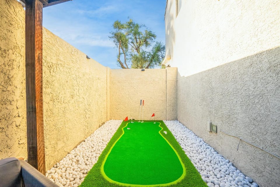 New Pool King Bed Minutes From Old Town House in Scottsdale