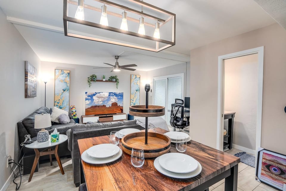 New Pool King Bed Minutes From Old Town House in Scottsdale