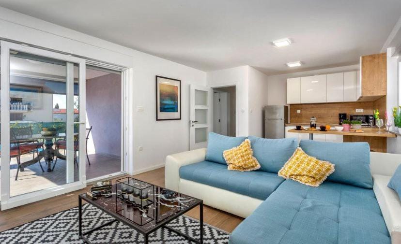 Kitchen or kitchenette, Living room