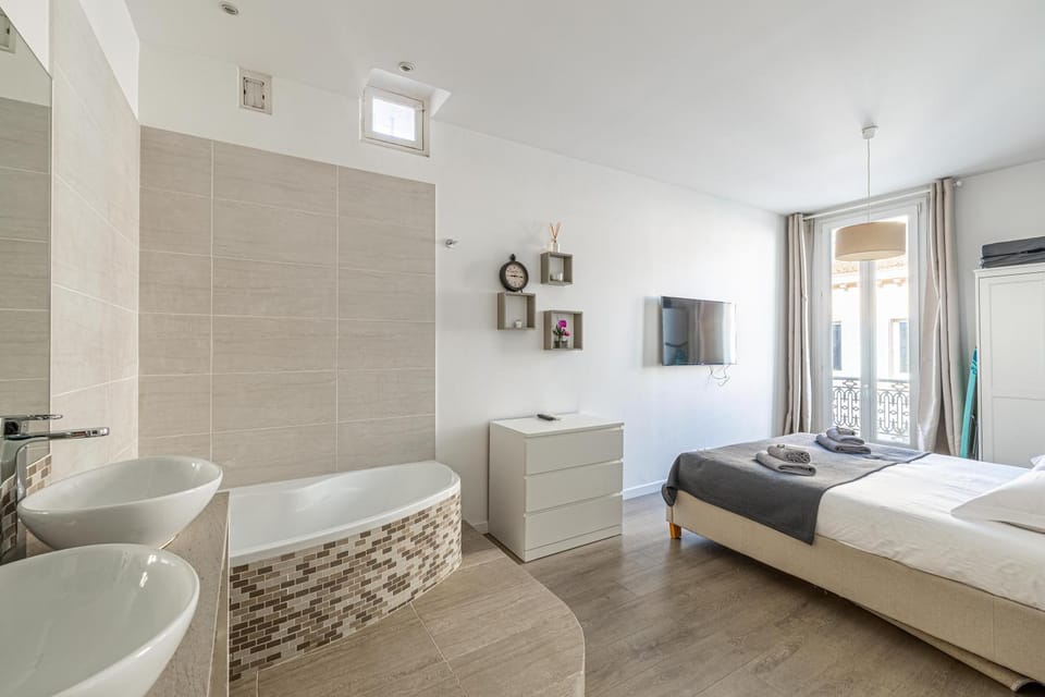 64m2 face Majestic - 50m palais & plages Apartment in Cannes